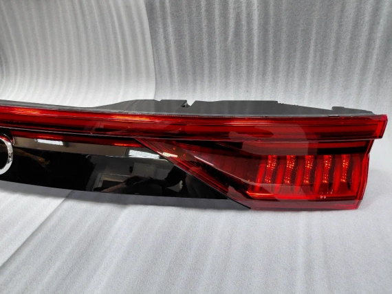 4M8945095Q Nowy Tyl Lampa Audi Q8 SQ8 RSQ8 USA