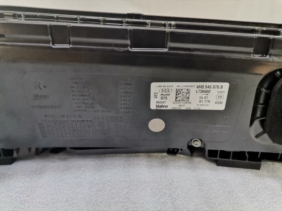 4M0945076B Nowa tyl lamp LED prawe Audi Q7 SQ7 4M