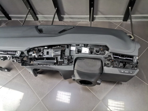 NOWA Deska Rozdzielcza BMW X1 U11 Czarna Skóra RHD / UK